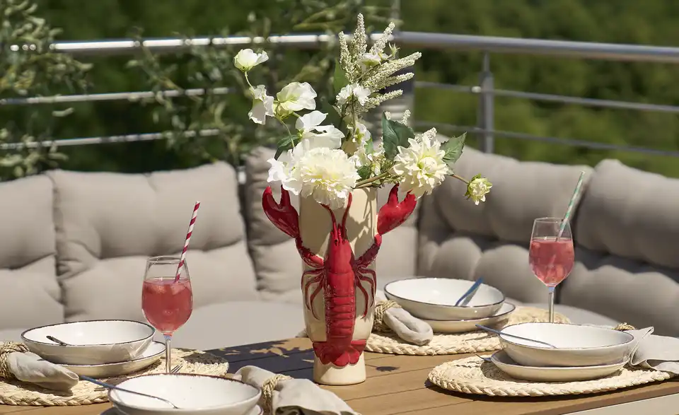 Vase Hummer, in Wohnsituation