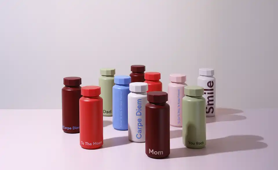 DESIGN LETTERS Thermoflasche, in Wohnsituation