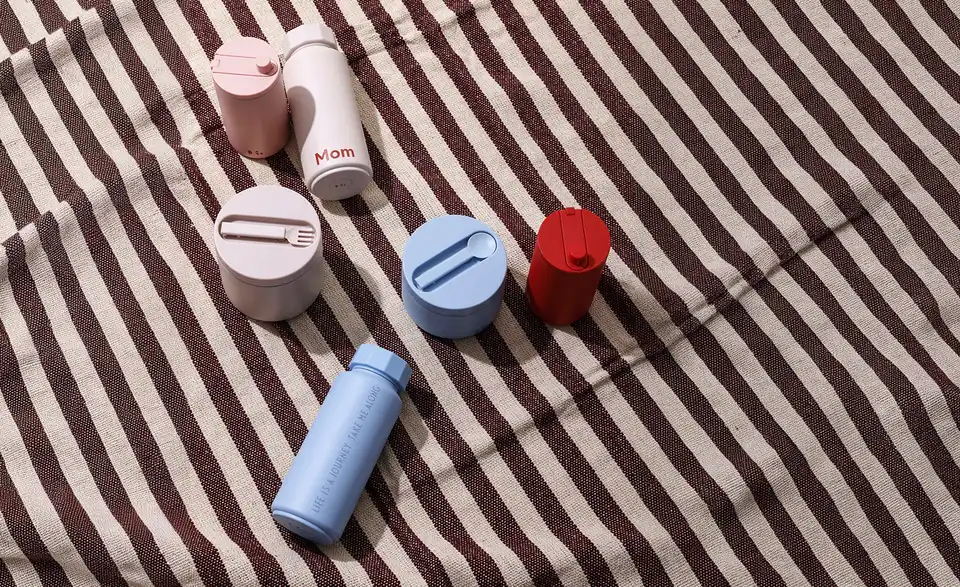 DESIGN LETTERS Thermoflasche, in Wohnsituation