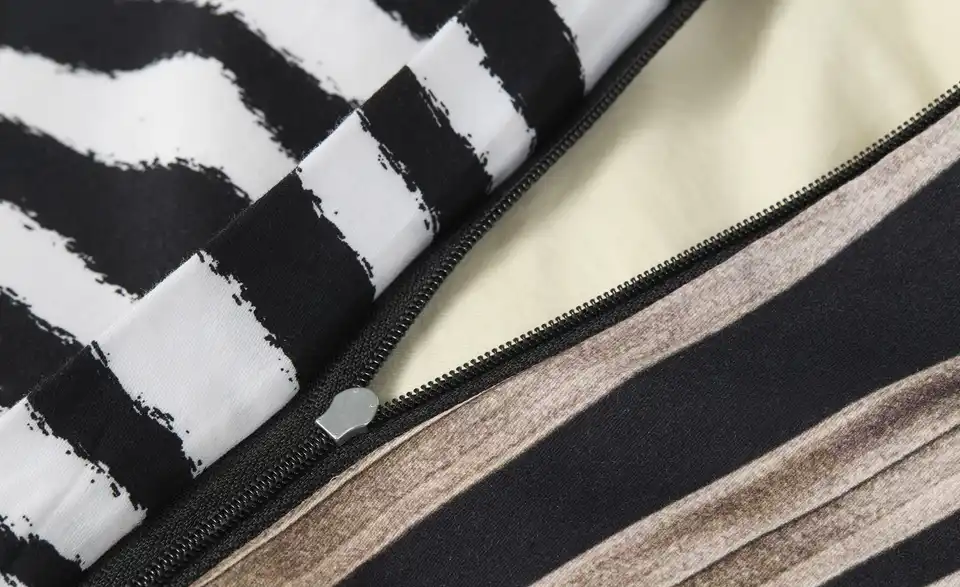 indigo Mako-Satin Wende-Bettwäsche Zebra Love, Detailansicht