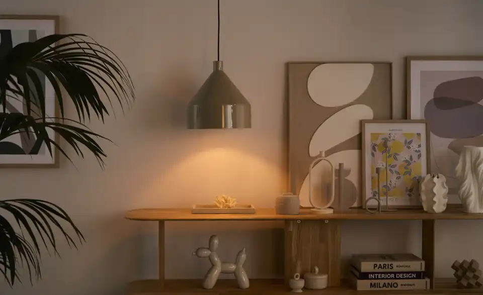 Pendelleuchte Tube, in Wohnsituation