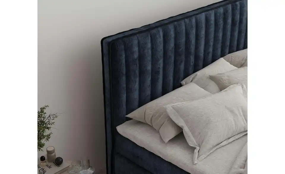 Boxspringbett mit Stauraum, in Wohnsituation