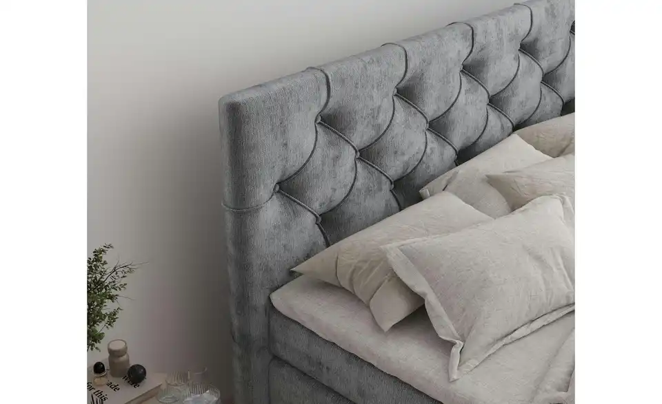 Boxspringbett mit Stauraum, in Wohnsituation