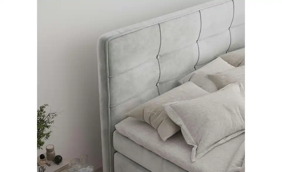 Boxspringbett mit Stauraum, in Wohnsituation