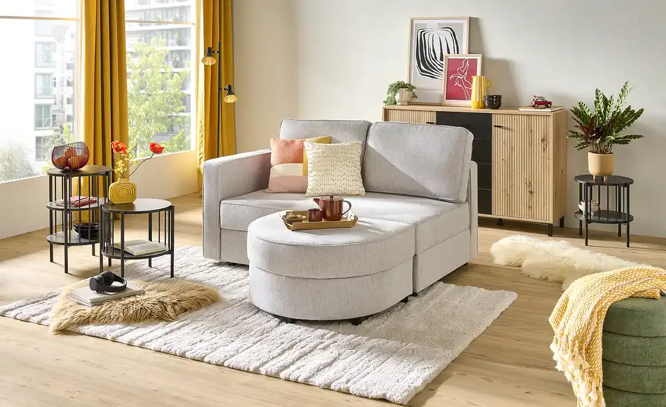 Sofa 2-sitzig mit Hocker Arjana, in Wohnsituation