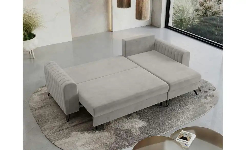 Ecksofa Hellgrau, in Wohnsituation