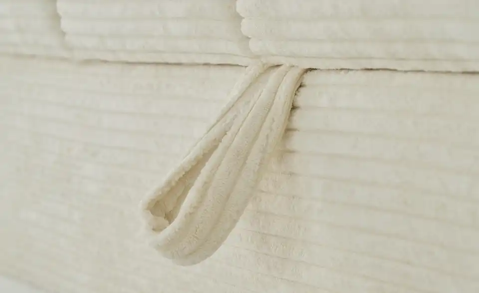 Ecksofa Arte mit verstellbaren Kopfstützen, Detailansicht