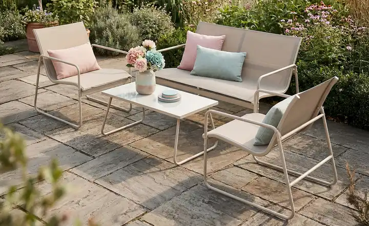 Lounge-Set fürs Garten – Helles Design