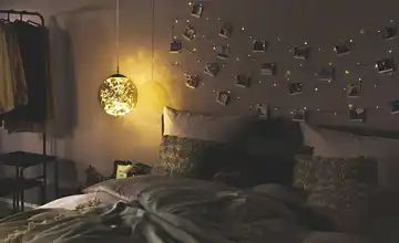LED-Glaspendelleuchte mit Lichterkette