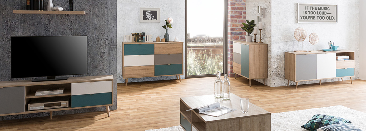 Wohnzimmer mit Cabia Möbeln bestehend aus TV-Lowboard, 2 Kommoden, Sideboard und Couchtisch