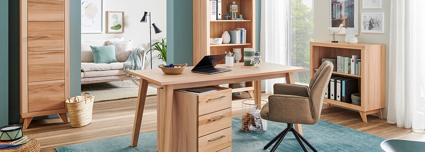 Arbeitszimmer-Ansicht mit Schreibtisch, Rollcontainer, Aktenschrank und 2 Regalen in Holzoptik mit Skandi-Note