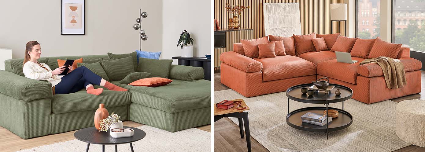 links Ecksofa Lianea Cordstoff grün mit Frau die auf dem Sofa liest, rechts Ecksofa Lionore Cordstoff rostrot und schwarzem Couchtisch davor