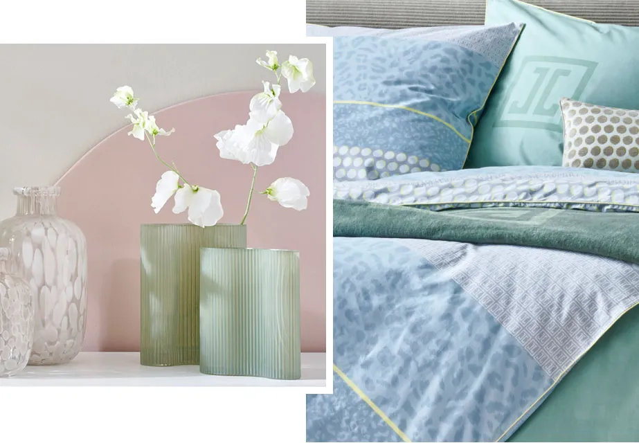 Collage aus 2 Bildern. Bild 1: 2 Vasen aus Glas mit weißen Tupfen, 2 Vasen in hellgrünem Glas mit Riffeloptik. Bild 2: Bettwäsche in Grün- und Blautönen, Logodruck JJ auf einem Kopfkissen