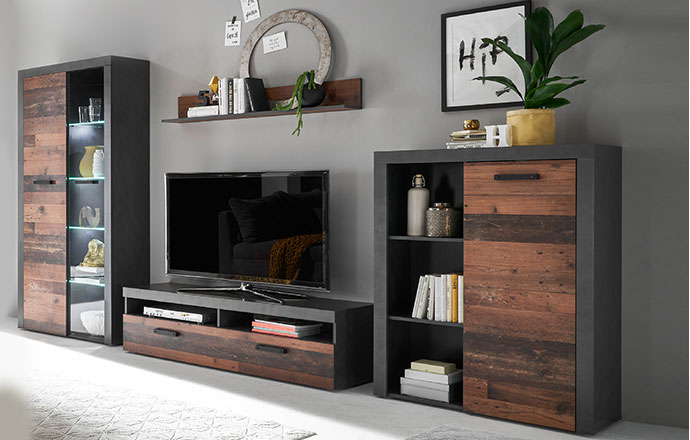 Wohnwand der Serie bestehend aus Vitrine, TV-Element, Highboard & Wandboard